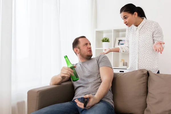 Casal tendo Argumento em casa — Fotografia de Stock