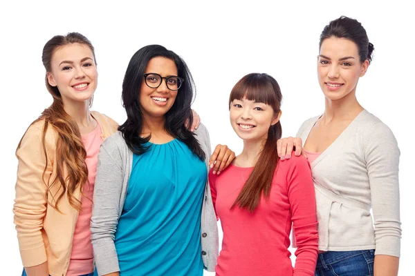 Grupo internacional de mujeres sonrientes felices —  Fotos de Stock