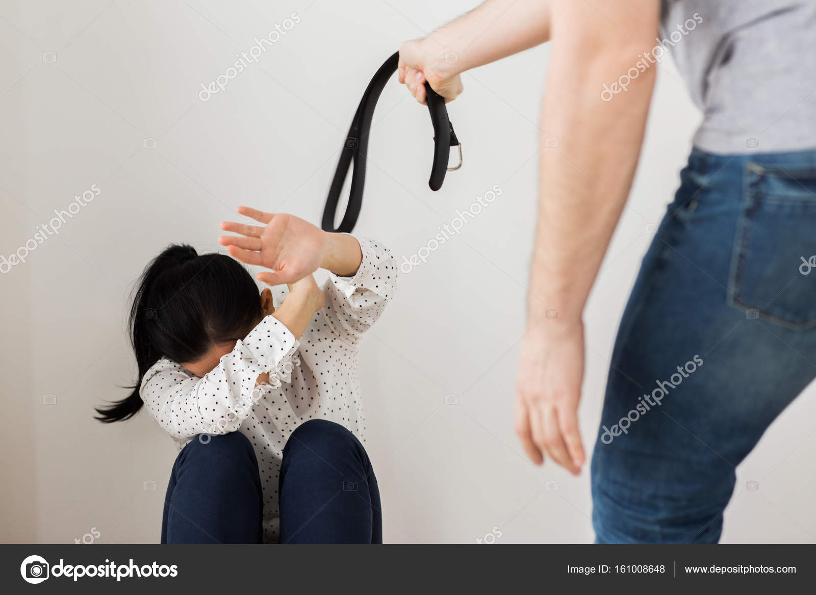 Строго наказывать дочь