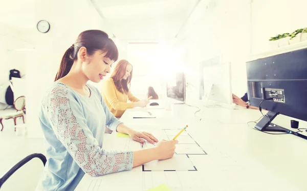 Architect woman drawing on blueprint at office — Stock Photo, Image