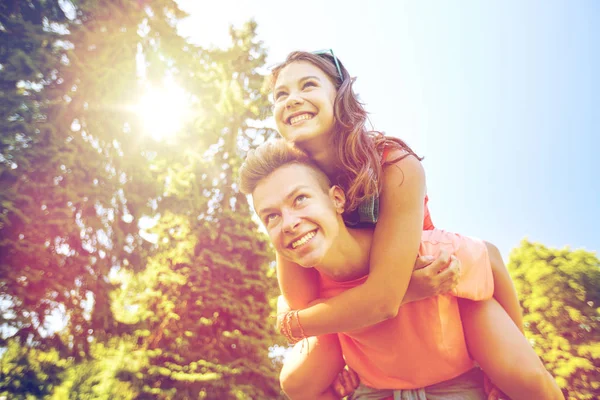 Happy teenage couple having fun at summer park — Stock Photo, Image