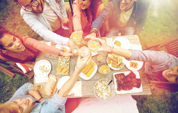 Happy friends with drinks at summer garden party — Stock Photo, Image