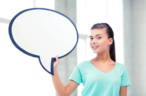 Étudiant souriant avec bulle de texte vierge — Photo