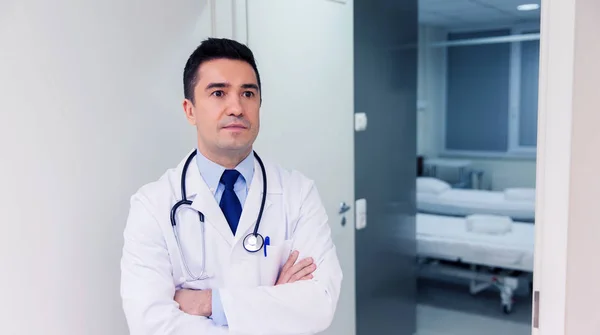 Doctor in white coat at hospital — Stock Photo, Image