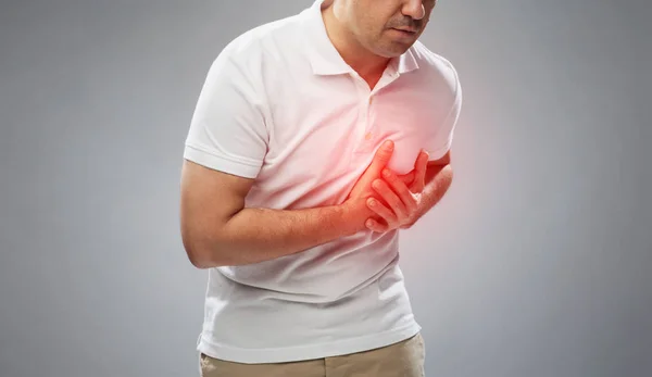 Az ember szenved szív fáj közelről — Stock Fotó