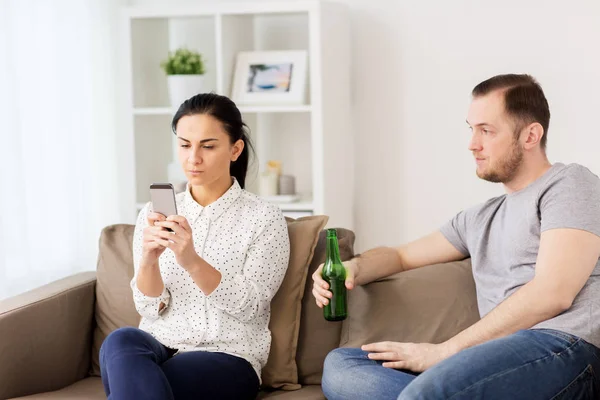 Couple having argument at home — Stock Photo, Image