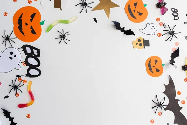 Halloween party papír dekorációk és édességek — Stock Fotó