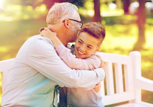 Grandfather and grandson hugging at summer park — Stock Photo, Image