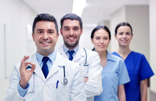 Group of happy medics or doctors at hospital — Stock Photo, Image