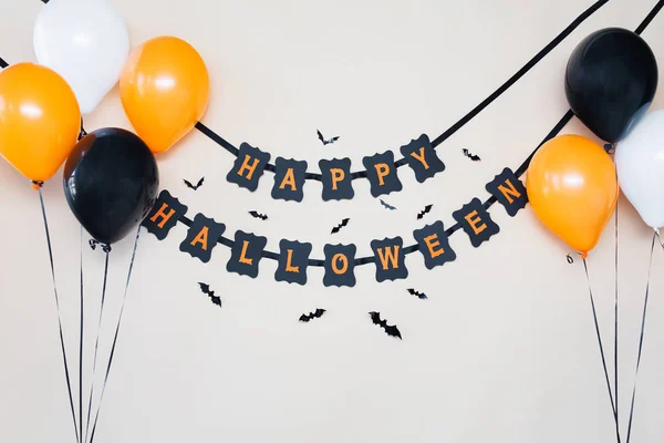 Happy halloween-fest krans med air ballonger — Stockfoto