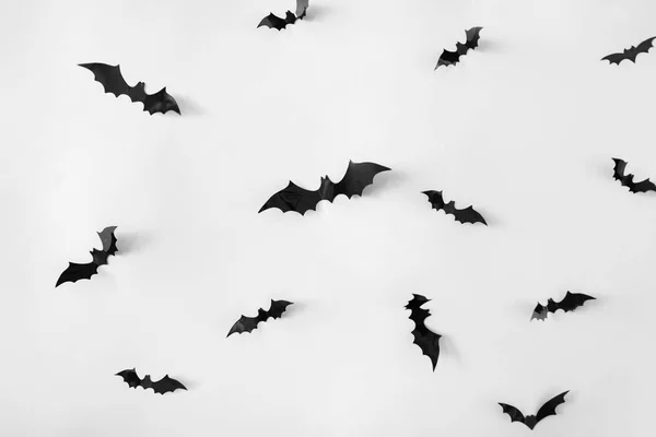 Хэллоуин украшение летучих мышей на белом фоне — стоковое фото
