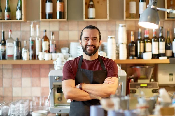 Gelukkig man, barman en ober op balk — Stockfoto