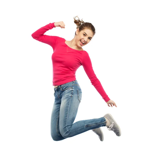 Uśmiechnięta młoda kobieta skacząca w powietrzu — Zdjęcie stockowe