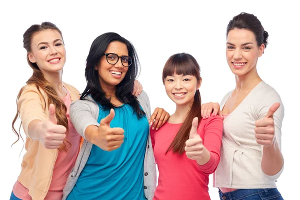 Gruppo internazionale di donne mostrando pollici in su — Foto Stock