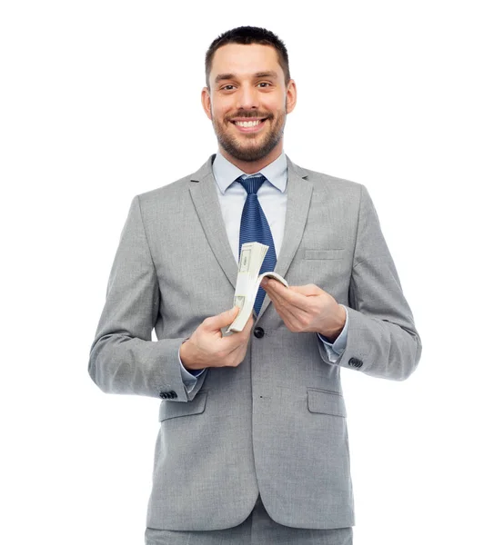 Homme d'affaires souriant avec de l'argent en dollar américain — Photo