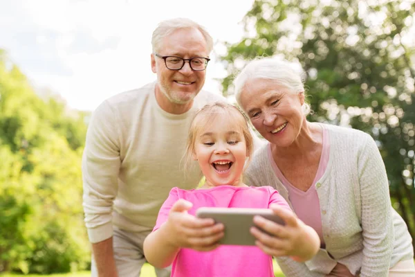 Senior grandparents and granddaughter selfie — Stock Photo, Image