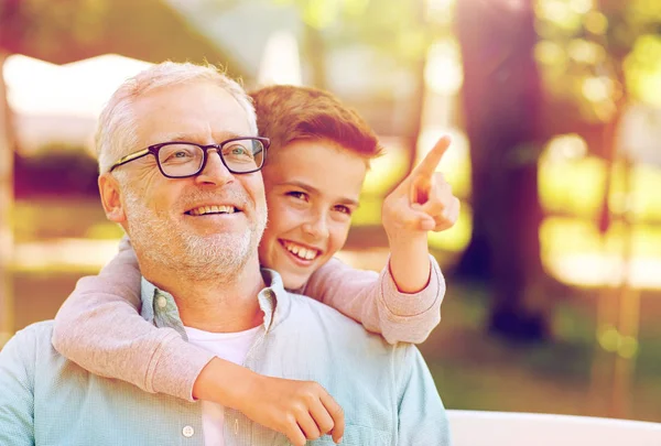 Grandfather and boy pointing finger at summer park — Stock Photo, Image