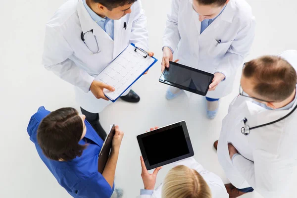 Doctors with cardiogram and and tablet pc — Stock Photo, Image