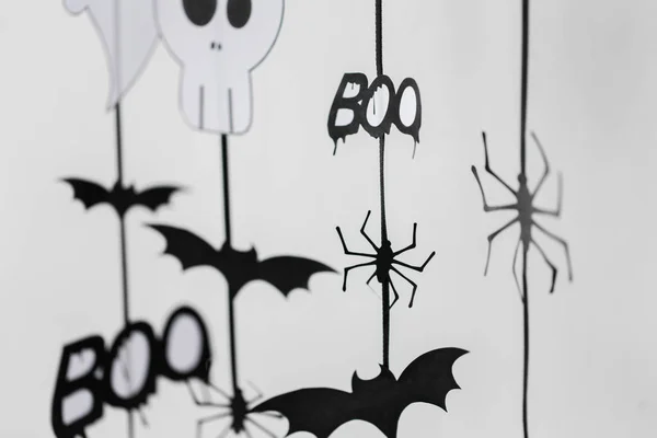 Halloween fél papír koszorúkat és dekoráció — Stock Fotó