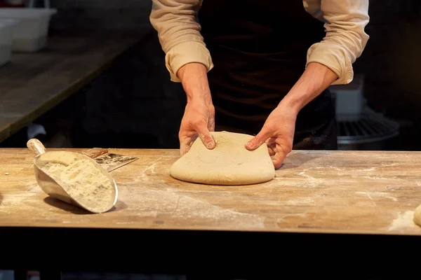 Şef veya hamur ekmek pişirme baker — Stok fotoğraf