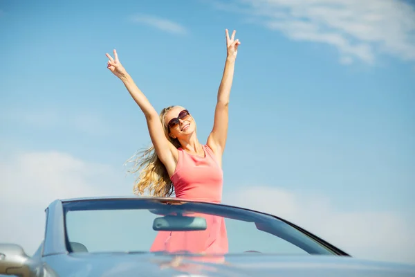 Happy young woman in convertible car — Stock Photo, Image