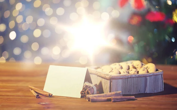 Close-up de biscoitos de aveia de Natal na mesa de madeira — Fotografia de Stock