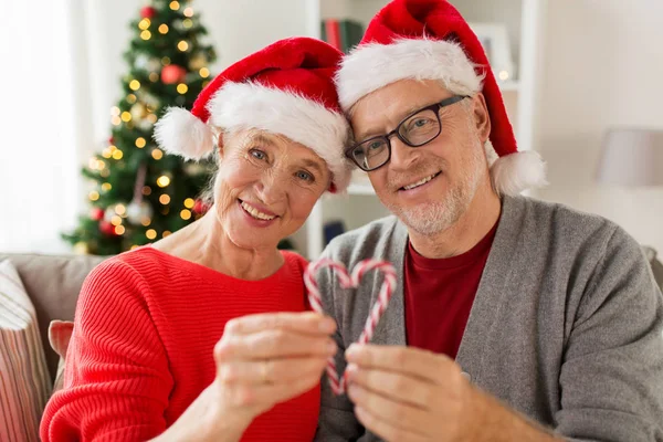 Close up of happy senior couple at christmas — Stock Photo, Image