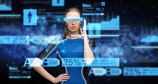 Mujer en realidad virtual gafas 3D con gráficos —  Fotos de Stock