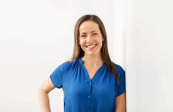 Feliz sonriente mujer de mediana edad —  Fotos de Stock