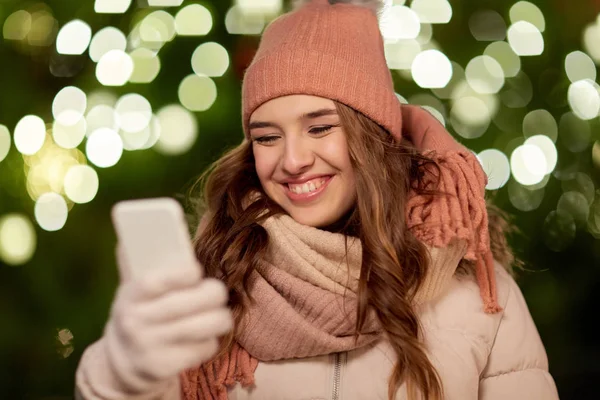 Happy woman with smartphone at christmas — Stock Photo, Image