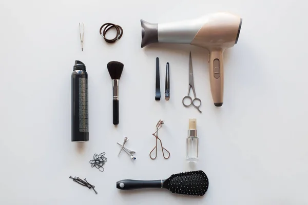 Σεσουάρ, ψαλίδια και άλλα εργαλεία styling μαλλιών — Φωτογραφία Αρχείου