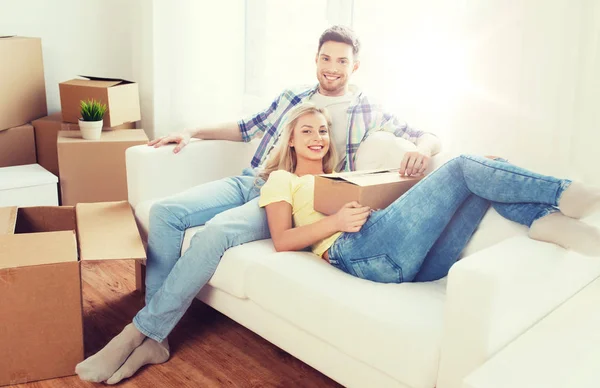 Happy couple with big cardboard boxes at new home — Stock Photo, Image