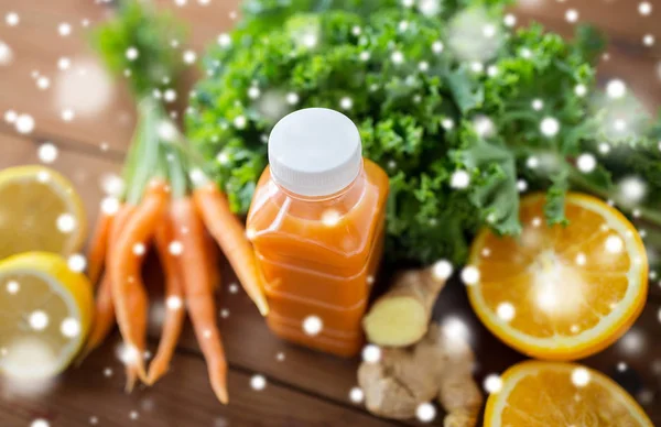 Bottle with carrot juice, fruits and vegetables — Stock Photo, Image