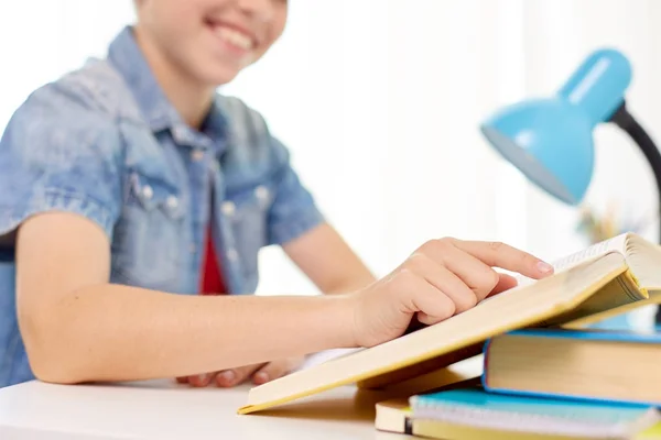 Student boy reading book at home table — Stock Photo, Image