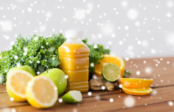 Bottle with orange juice, fruits and vegetables — Stock Photo, Image