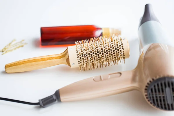 Hair dryer, brush, hot styling hair spray dan pins — Stok Foto
