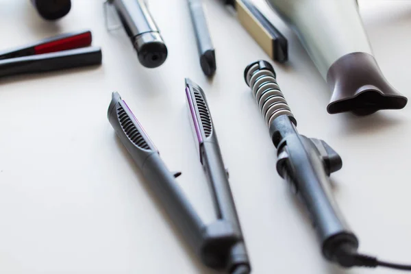 Secador de cabelo, styling quente e ferros de frisar — Fotografia de Stock