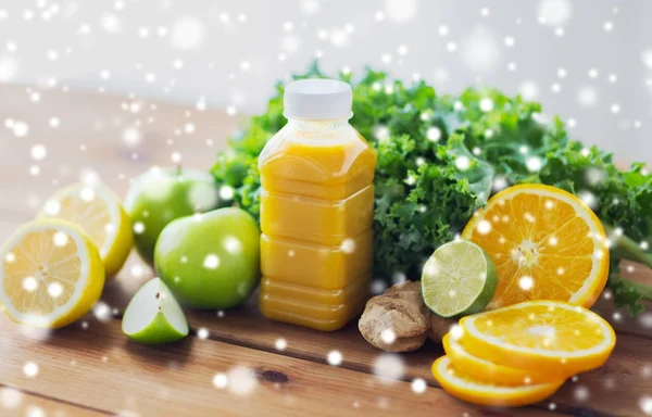 Bottle with orange juice, fruits and vegetables — Stock Photo, Image