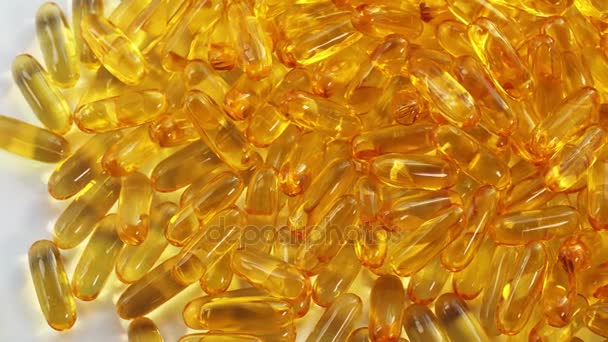 Cod liver oil capsules — Stock Video