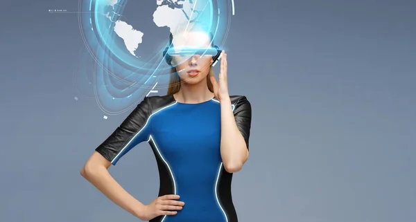 Mulher em realidade virtual 3d óculos com terra — Fotografia de Stock