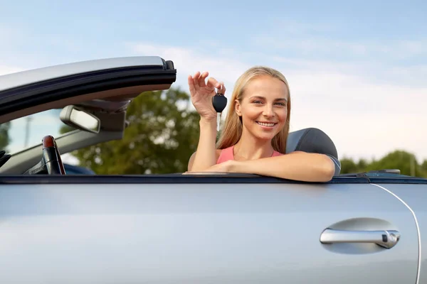 Happy young woman with convertible car key — Stock Photo, Image
