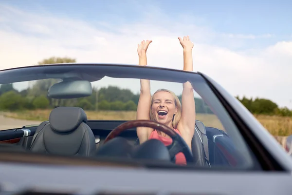 Happy young woman in convertible car — Stock Photo, Image