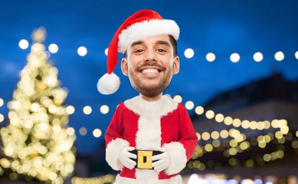 Uomo in costume da Babbo Natale sopra le luci di Natale — Foto Stock