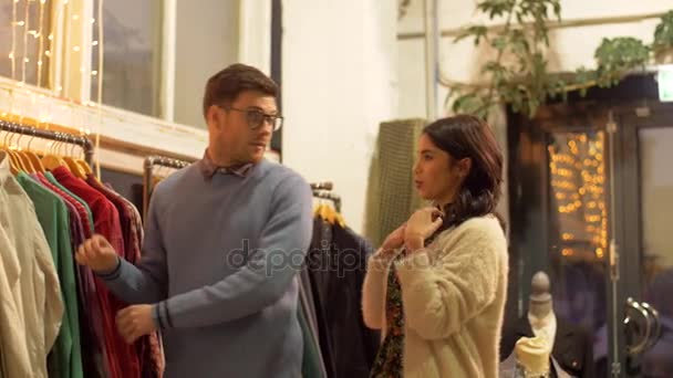 Couple choosing clothes at vintage clothing store — Stock Video