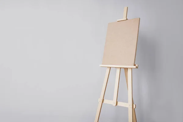 Wooden easel at art studio — Stock Photo, Image