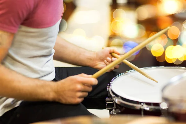 Close up of musician or drummer playing drum kit — Stock Photo, Image