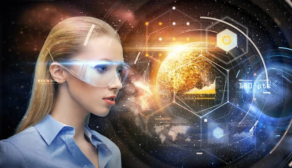 Frau mit Virtual-Reality-Brille über dem Weltraum — Stockfoto