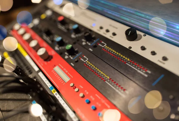 Close-up do console de mixagem de música — Fotografia de Stock