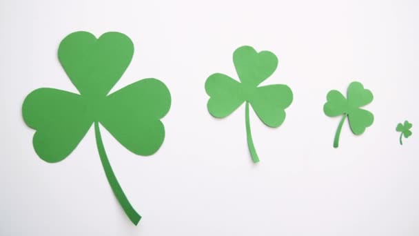 Green paper shamrock on white background — Stock Video