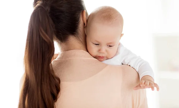 Close up of little baby boy with mother — Stock Photo, Image